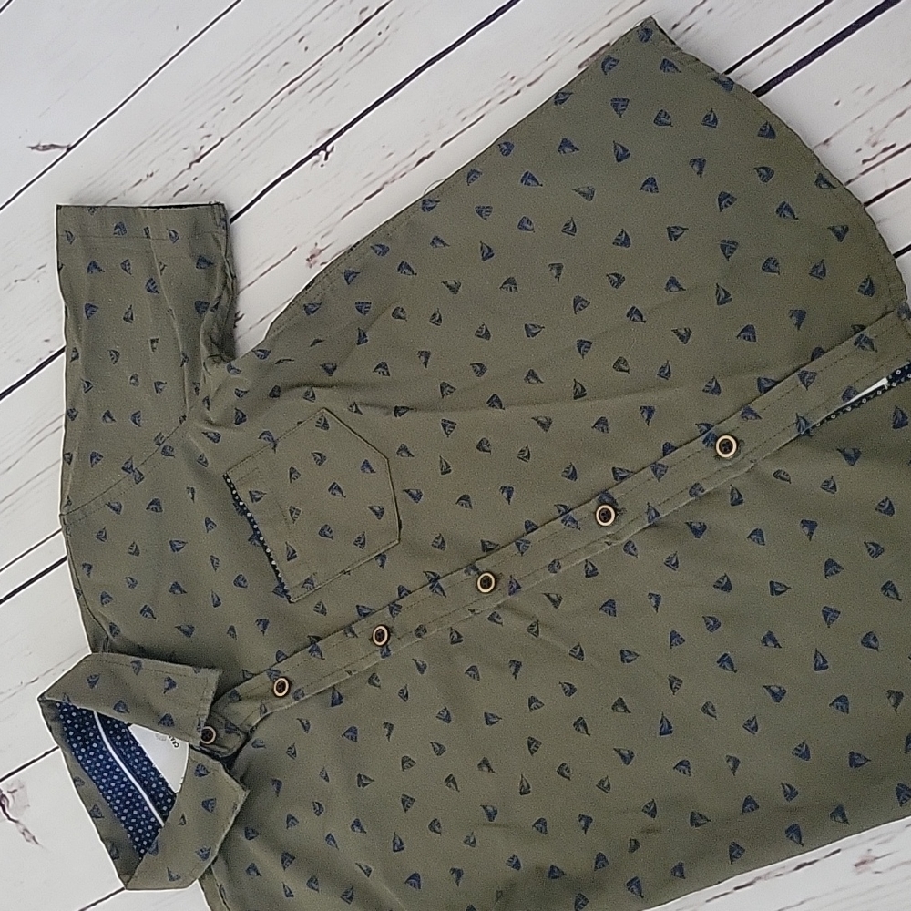Sailboat ⛵️  button down - Picture 5 of 8